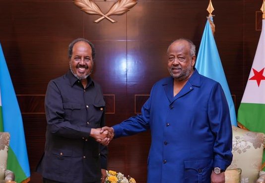 Madaxtooyada Dalka Jabuuti oo Kulan Xasaasi ah ku Yeesheen Madaxweynayaasha Soomaaliya iyo Jabuuti.