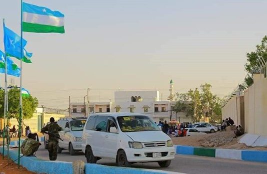 Wafdi ka Socda Maamulka Puntland oo Gaalkacyo u yimid ka Hortaga Mudaharaadyo looga soo horjeedo baahiyaha gobolka ka jira.