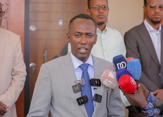 Guuleed Saalax Barre oo Madaxweyne Saciid Deni ku eedeeyey in uu Puntland ka Dhigay Mashruuc u Adeega Qoyskiisa.
