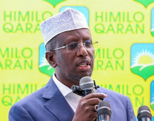 Madaxweynihii Hore Sheekh Shariif oo si kulul u Cambaareeyey Xariga wariyeyaal hawlahooda ku guda jira.