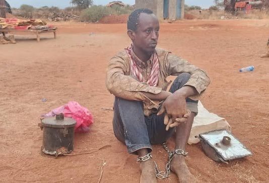 Dhagar Qabe Miino Aasayey oo Ciidamada Baledxaawo Gacanta ku Dhigay isagoo Doonayey in uu Dad aan waxba Galabsabsan Nafta Dhaafiyo.