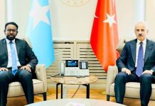 Wasiirka Arrimaha Gudaha iyo Dib U Heshiisiinta Cali Xoosh oo Deni ku eedeeyey in uu Carqaladeynayo Dawladnimada Dalka.