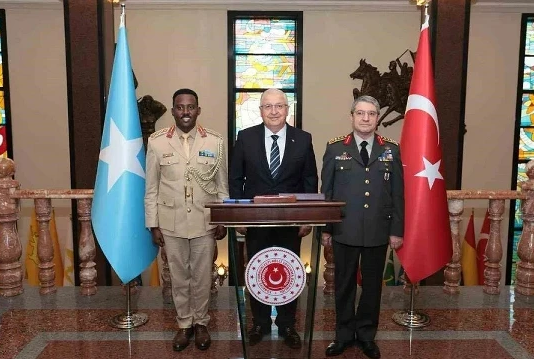 The Commander of the Somali National Army met with the Turkish Minister of Defense in Ankara.