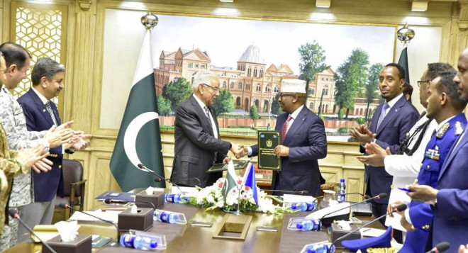 Heshiis Lagu Xoojinayo Iskaashiga Difaaca iyo Amniga oo ay Kala Saxiixdeen Soomaaliya iyo Pakistaan.