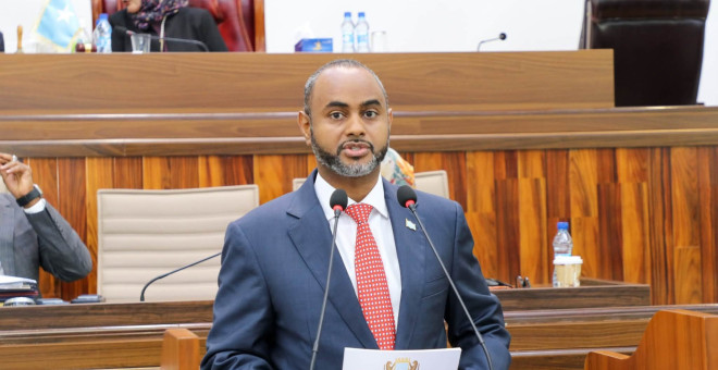 Barlamaanka Federalka Soomaaliya ee Hore oo U Doortay Gudoomiyaha Cusub ee Barlamaanka Cabdulqaadir Maxamed Nuur ‘Jaamac.