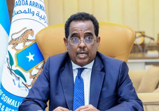 Hadallo uu Jeediyey Hoggaamiye Saciid Dani oo Wasiirka Arrimaha Gudaha Cali Xoosh Si Kulul uga Jawaabay.