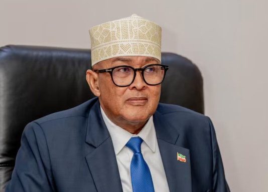 Hoggaamiyaha Maamulka Gobolada Waqooyi Galbeed Cabdiraxmaan Cirro oo Sheegay in ay Diyaar u yihiin in 2000 Askeri U Diraan GAZA.
