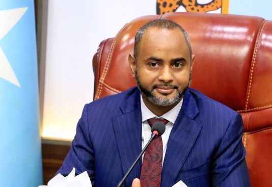 Mooshin ka Dhan ah Wasiirka Arrimaha Gudaha iyo Dib u Heshiisiinta oo Gudoomiyaha Barlamaanku Laalay.
