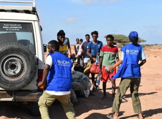 Dooni ku Degtay Xeebaha Dalka Jabuuti oo ay ku Geeryoodeen ugu Yaraan 139 Tahriibayaal ah.